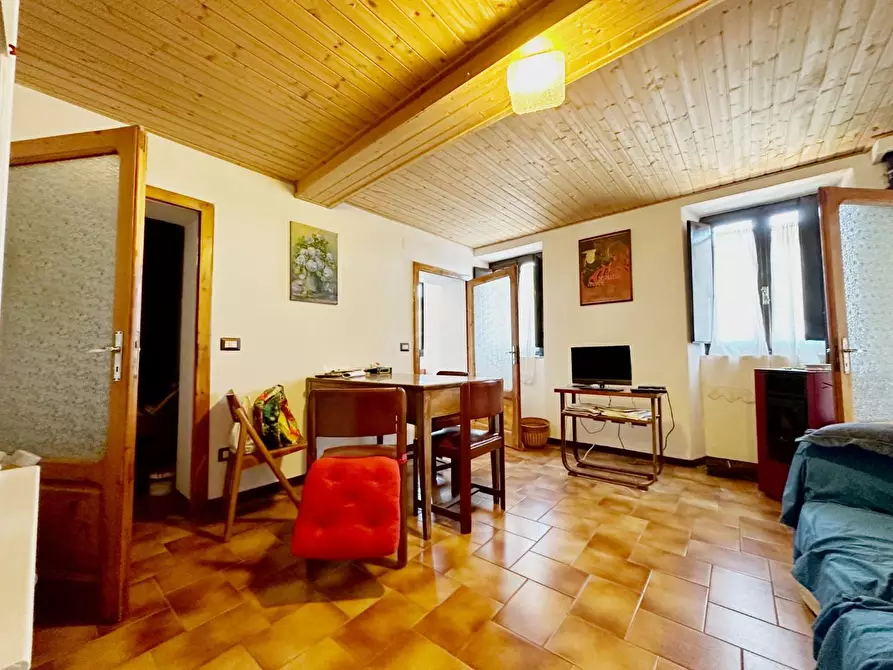 Immagine 3 di Palazzo in vendita  a Villa Basilica