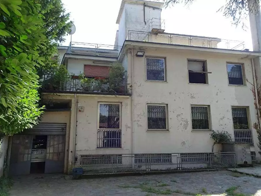 Immagine 1 di Negozio in vendita  a Trezzo Sull'adda