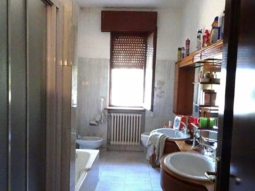 Immagine 13 di Negozio in vendita  a Trezzo Sull'adda