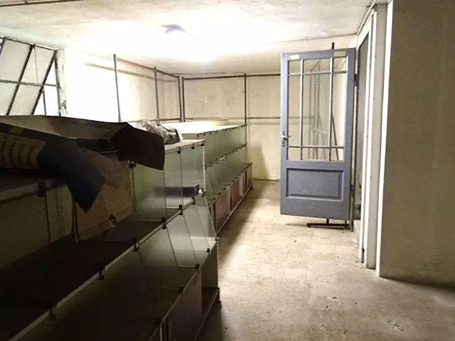 Immagine 35 di Negozio in vendita  a Trezzo Sull'adda