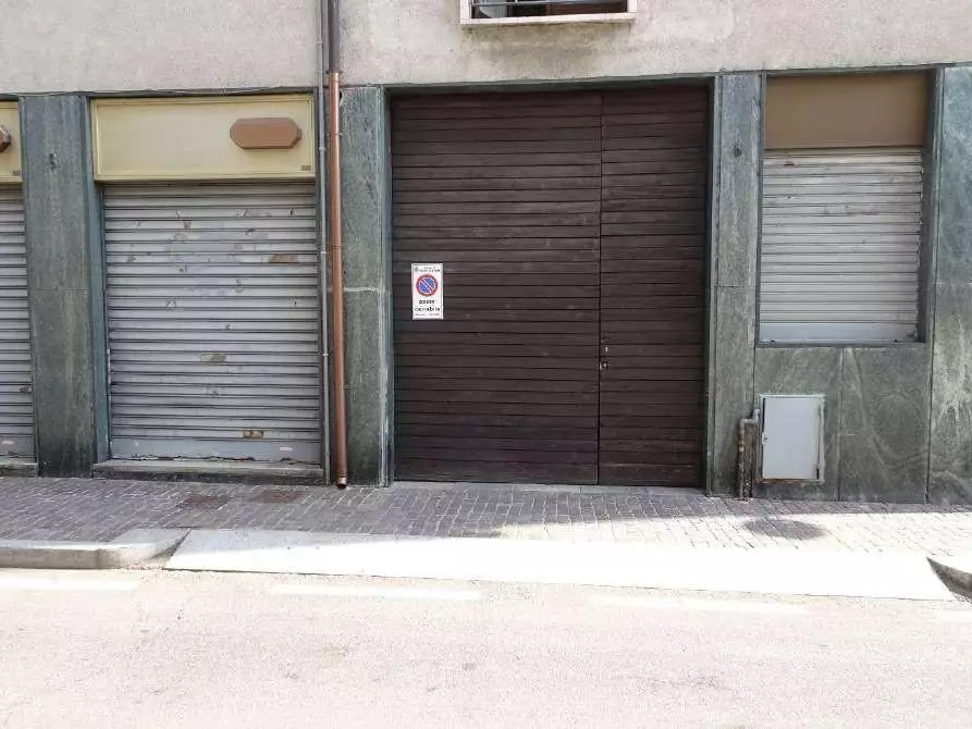 Immagine 23 di Negozio in vendita  a Trezzo Sull'adda