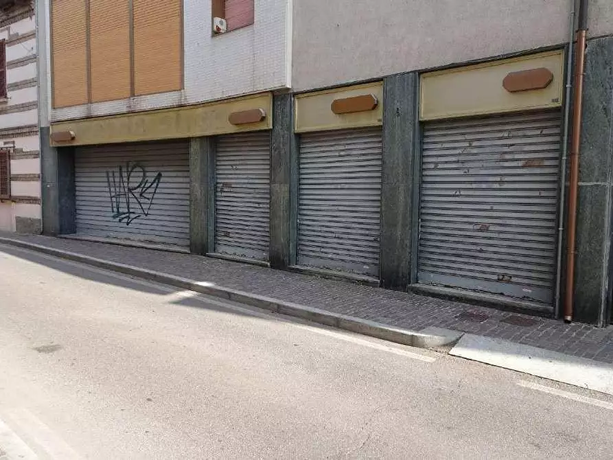 Immagine 20 di Negozio in vendita  a Trezzo Sull'adda