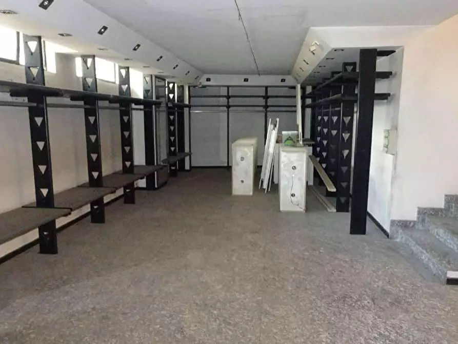 Immagine 34 di Negozio in vendita  a Trezzo Sull'adda