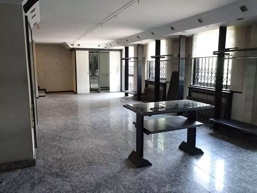 Immagine 27 di Negozio in vendita  a Trezzo Sull'adda