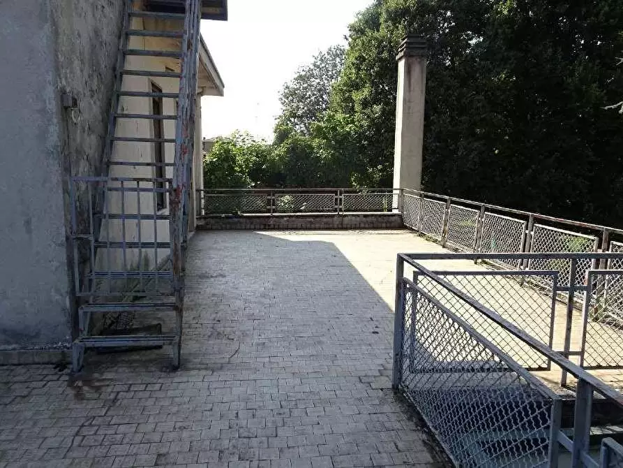Immagine 18 di Negozio in vendita  a Trezzo Sull'adda