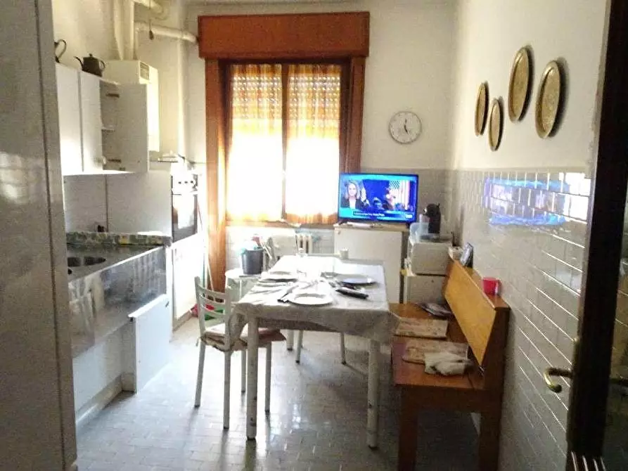 Immagine 10 di Negozio in vendita  a Trezzo Sull'adda