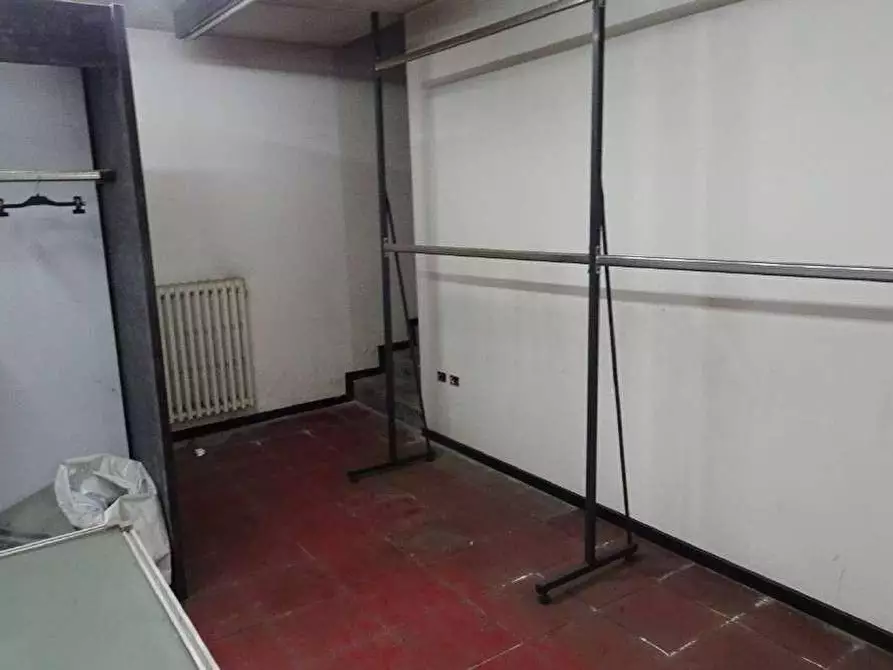 Immagine 33 di Negozio in vendita  a Trezzo Sull'adda