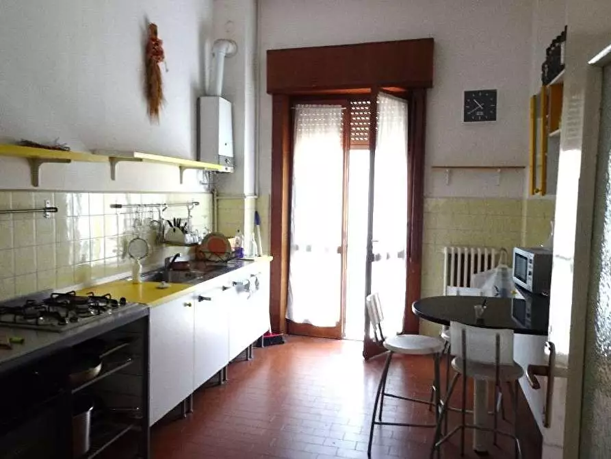Immagine 2 di Negozio in vendita  a Trezzo Sull'adda
