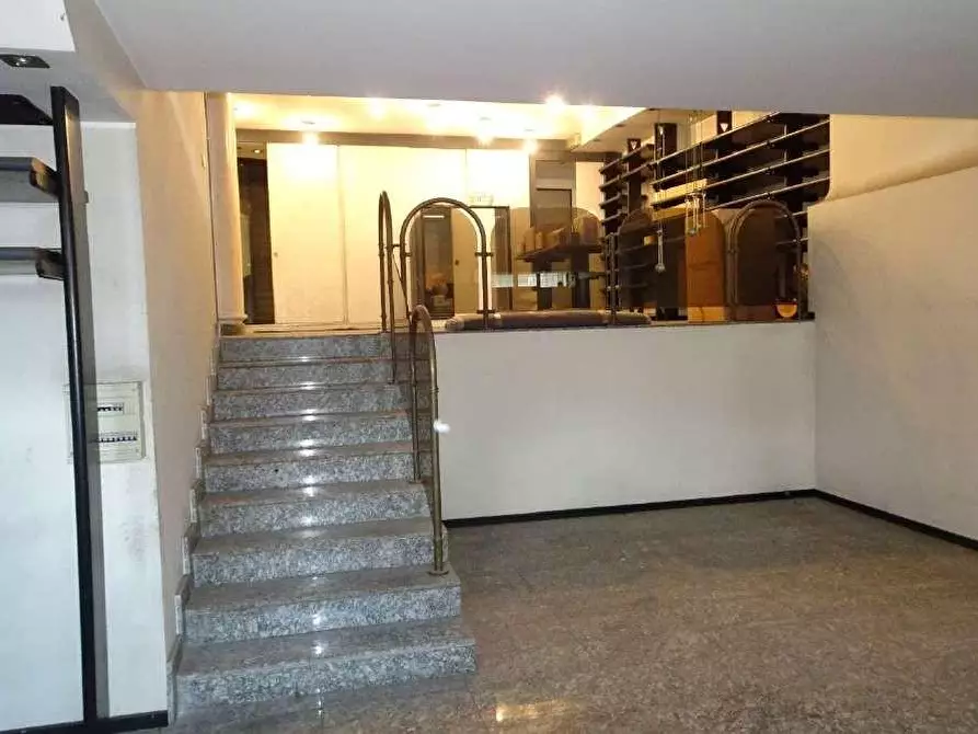 Immagine 31 di Negozio in vendita  a Trezzo Sull'adda