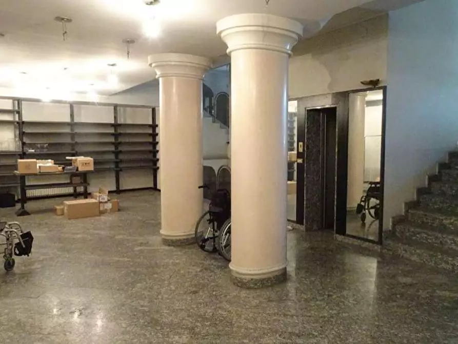 Immagine 28 di Negozio in vendita  a Trezzo Sull'adda