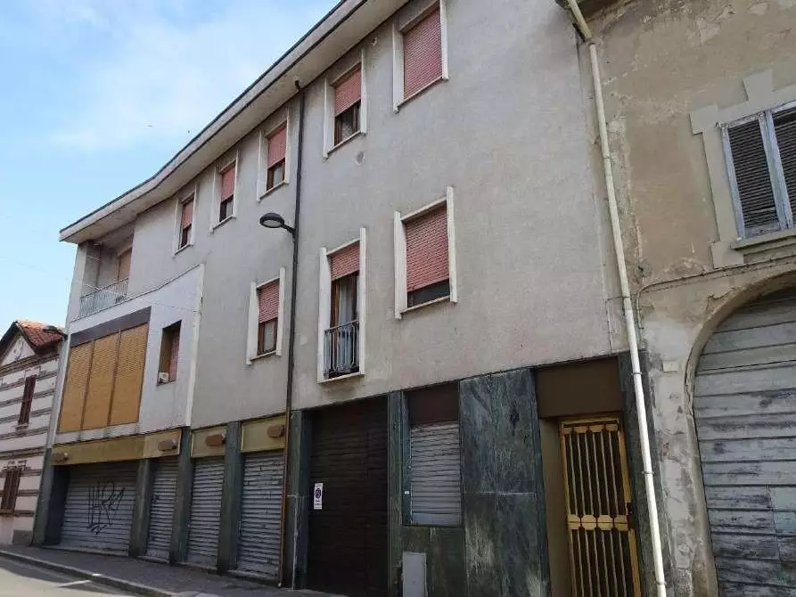 Immagine 21 di Negozio in vendita  a Trezzo Sull'adda