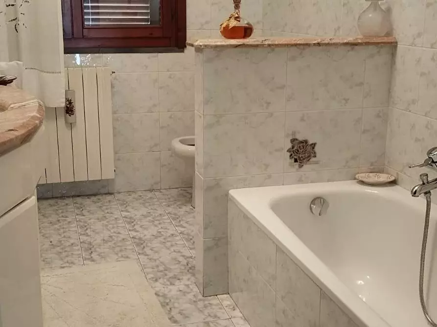 Immagine 11 di Villa in vendita  a Cascina
