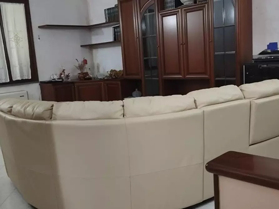 Immagine 1 di Villa in vendita  a Cascina