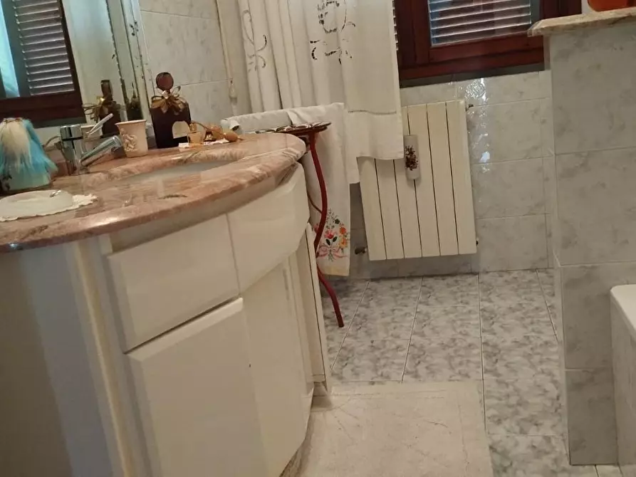 Immagine 21 di Villa in vendita  a Cascina
