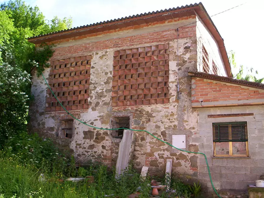 Immagine 9 di Casa colonica in vendita  a Lucca