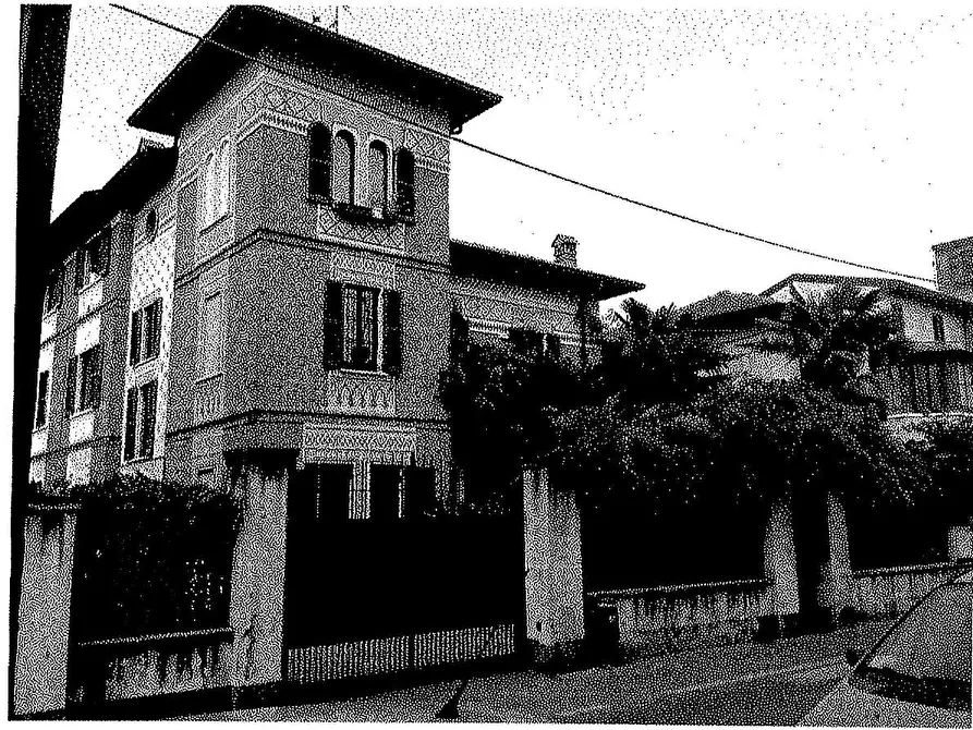 Immagine 1 di Villa in vendita  a Bollate