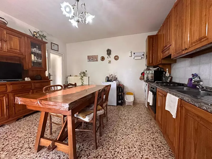 Immagine 13 di Casa semindipendente in vendita  a Cascina