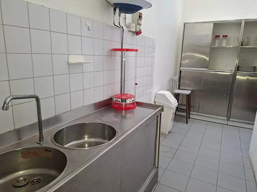 Immagine 6 di Locale commerciale in vendita  a Peccioli
