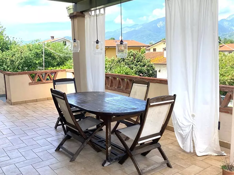Immagine 1 di Appartamento in vendita  a Massa