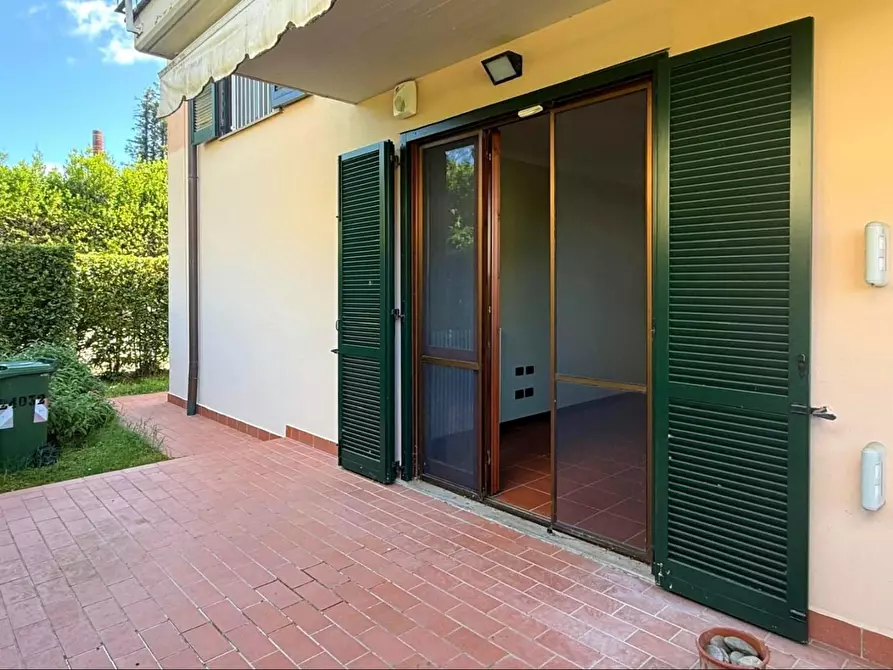 Immagine 4 di Appartamento in vendita  a Lucca
