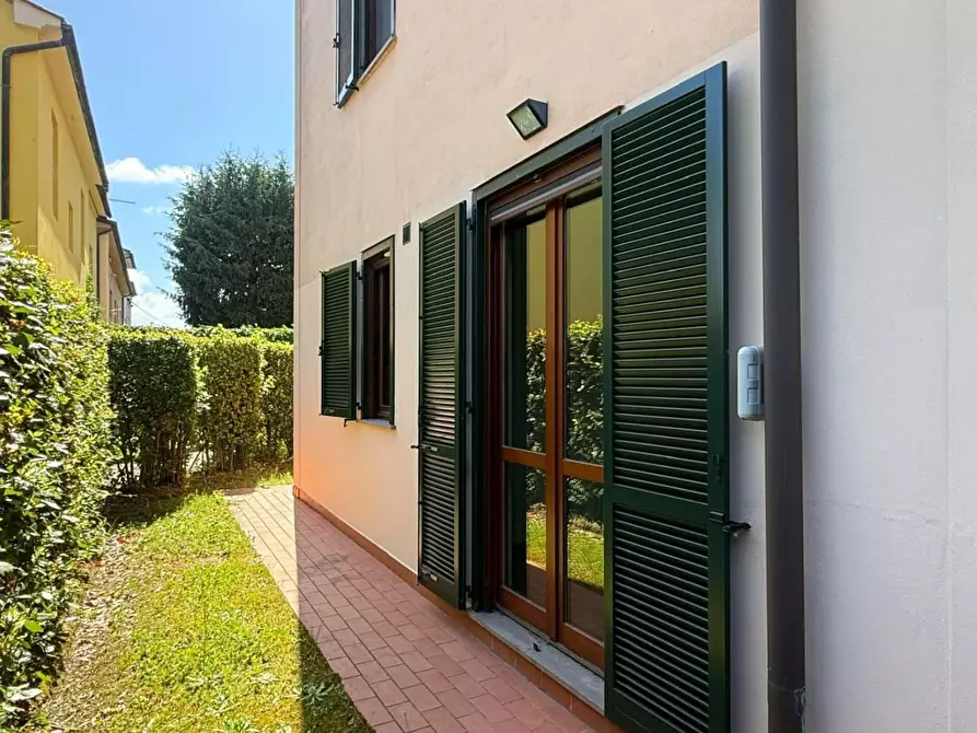 Immagine 2 di Appartamento in vendita  a Lucca