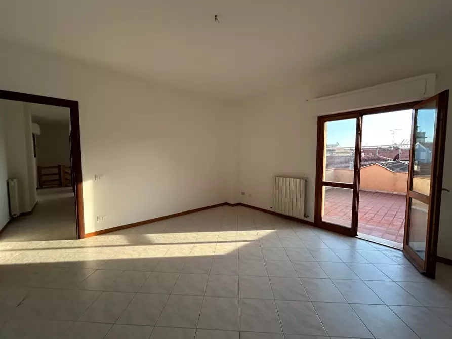 Immagine 4 di Appartamento in vendita  a Cecina