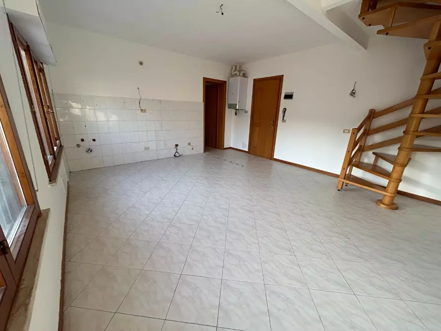 Immagine 14 di Appartamento in vendita  a Cecina