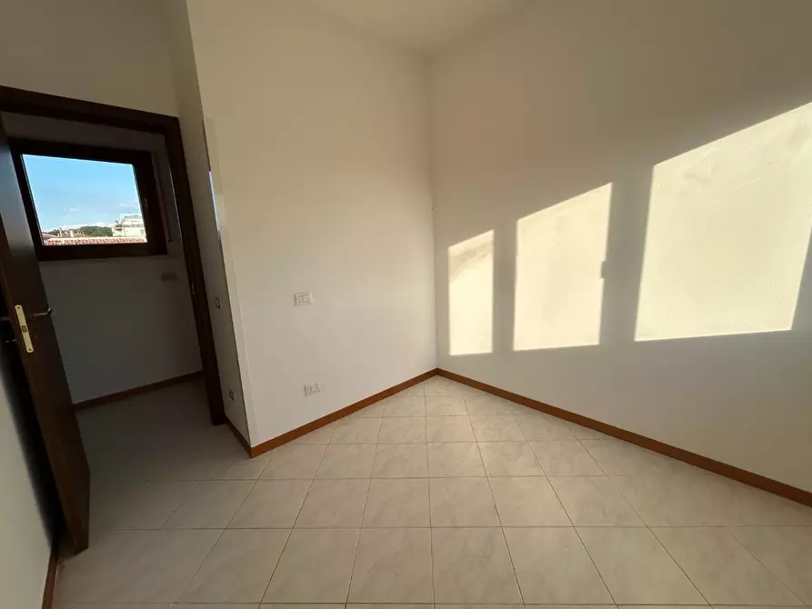Immagine 10 di Appartamento in vendita  a Cecina