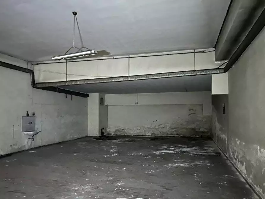 Immagine 2 di Negozio in vendita  a Ancona