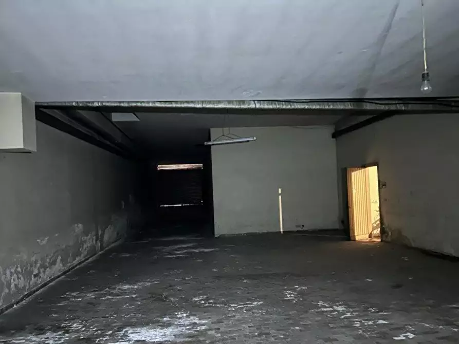 Immagine 3 di Negozio in vendita  a Ancona