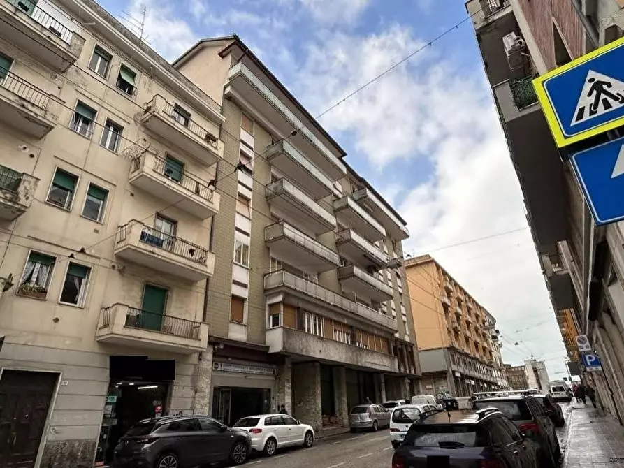 Immagine 1 di Negozio in vendita  a Ancona