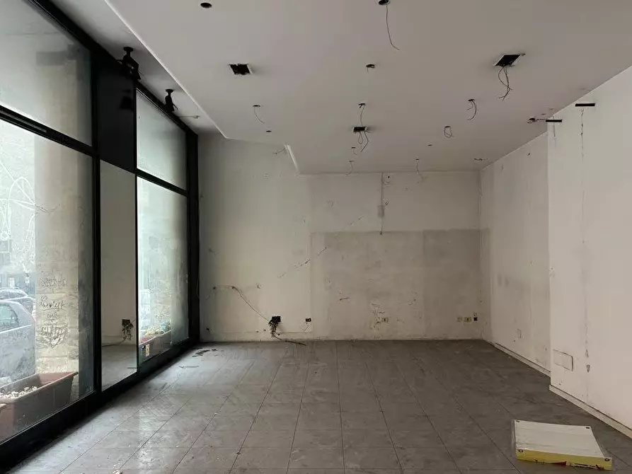 Immagine 15 di Negozio in vendita  a Ancona