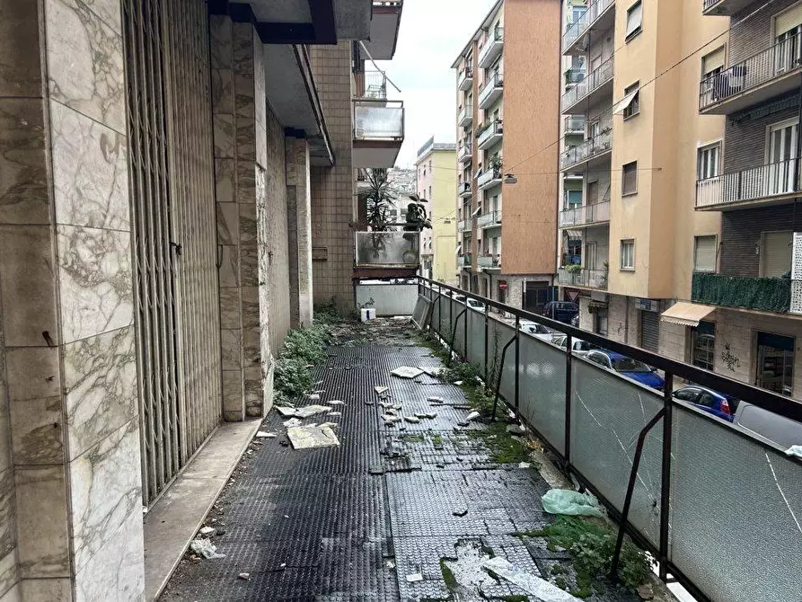 Immagine 21 di Negozio in vendita  a Ancona