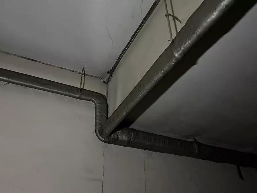 Immagine 5 di Negozio in vendita  a Ancona