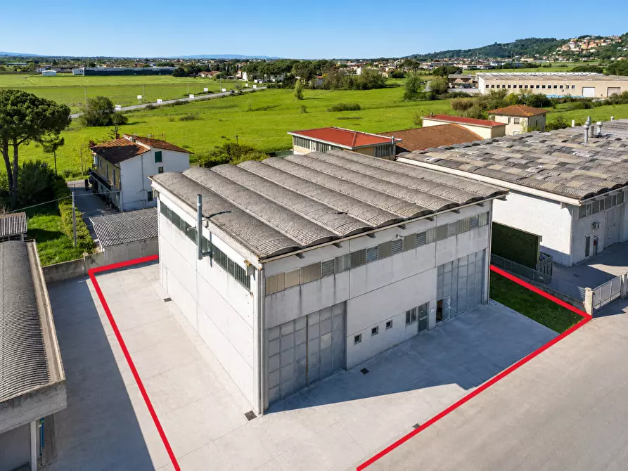Immagine 2 di Attività artigianale in affitto  a Santa Maria A Monte