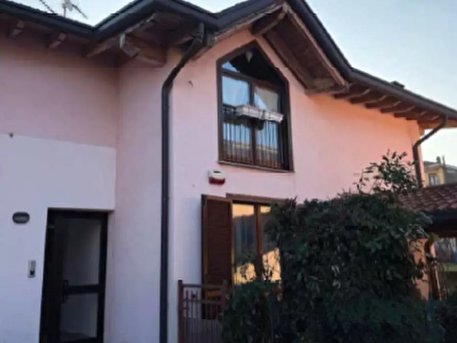 Immagine 1 di Appartamento in vendita  a Caravate