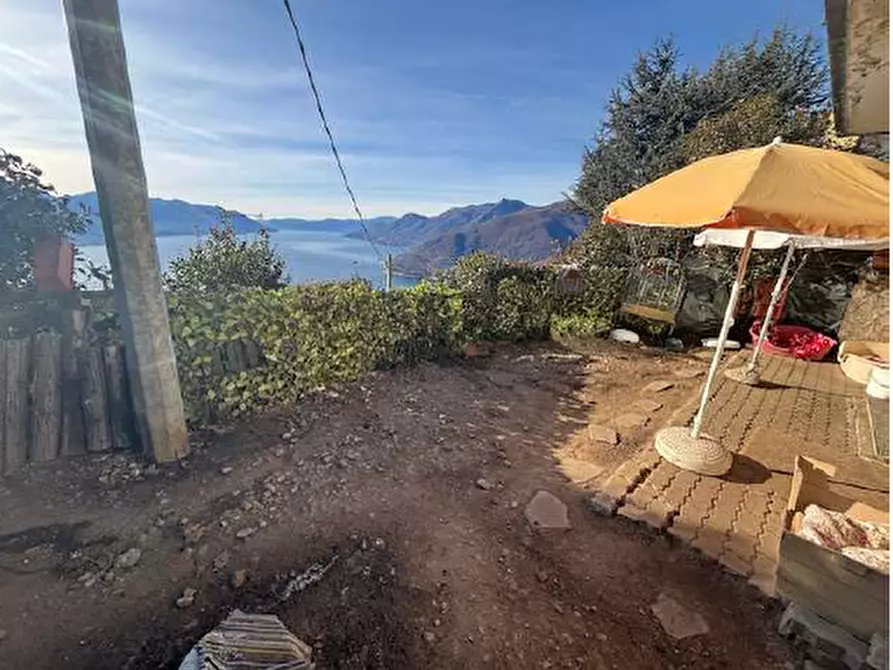 Immagine 2 di Appartamento in vendita  a Maccagno Con Pino E Veddasca