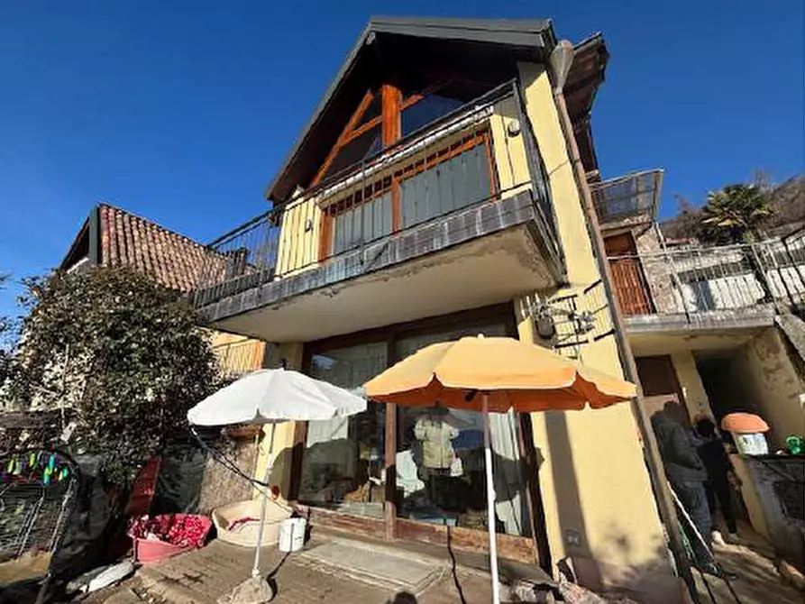 Immagine 1 di Appartamento in vendita  a Maccagno Con Pino E Veddasca