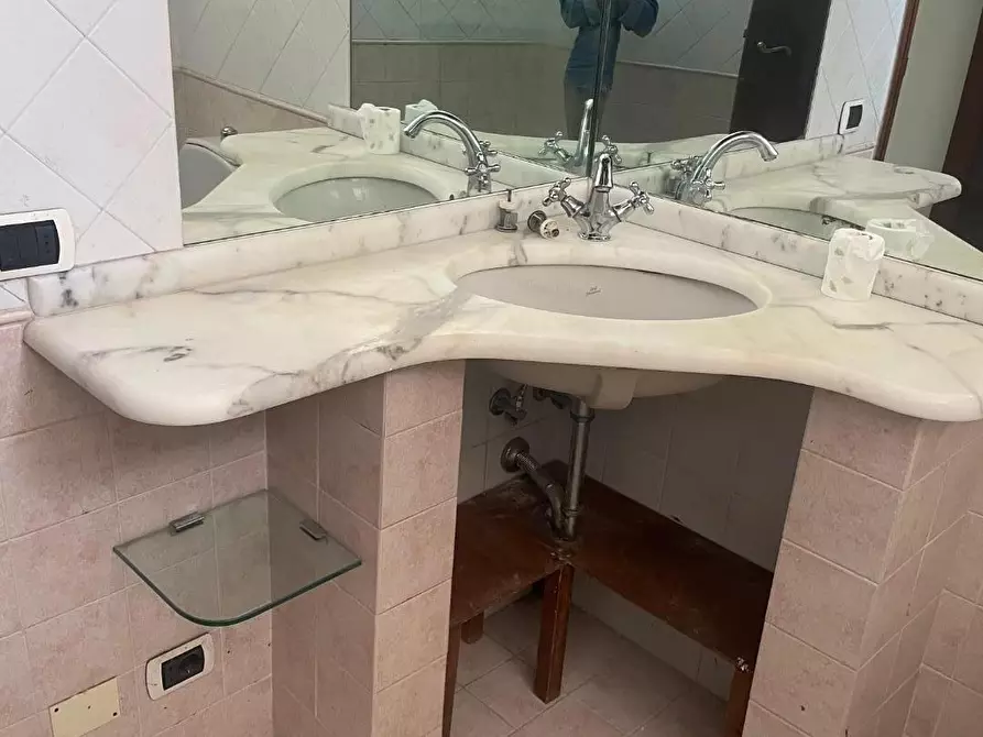 Immagine 26 di Appartamento in vendita  a Carrara