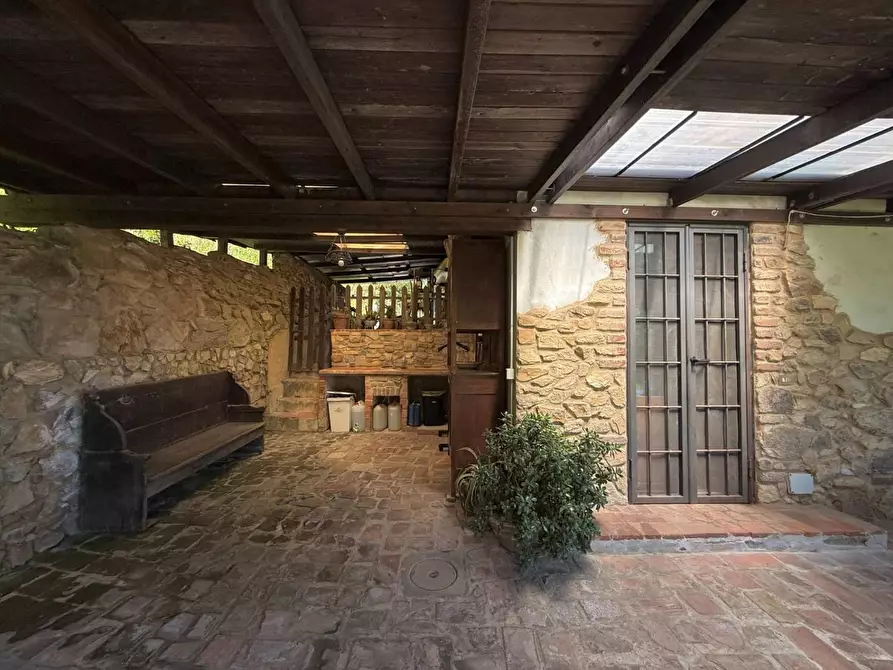 Immagine 21 di Rustico / casale in vendita  a Capannori