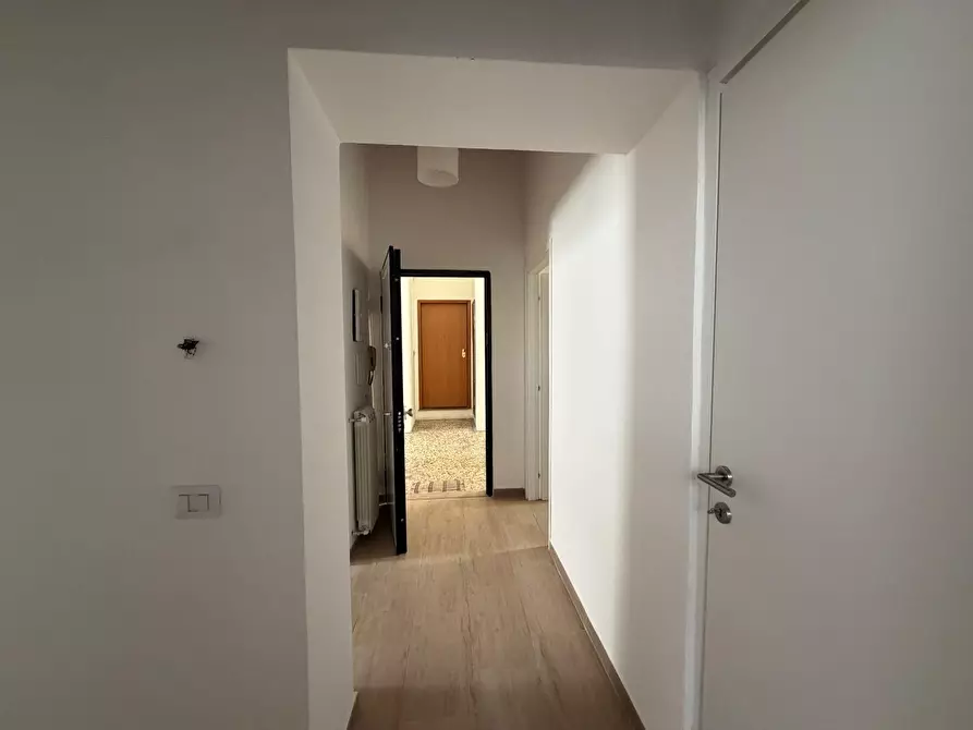 Immagine 11 di Appartamento in vendita  a Livorno