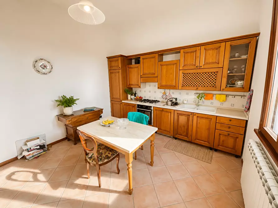Immagine 2 di Villa in vendita  a Empoli