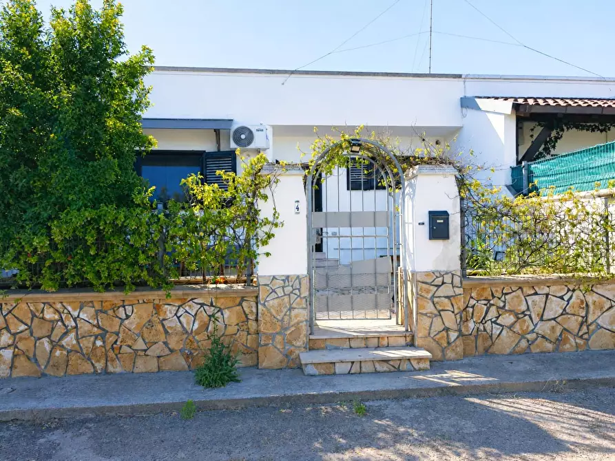 Immagine 1 di Villetta a schiera in vendita  a Porto Cesareo
