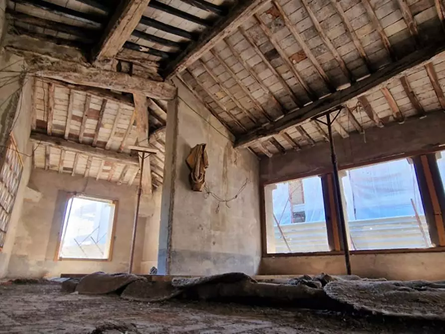 Immagine 23 di Rustico / casale in vendita  a Calci