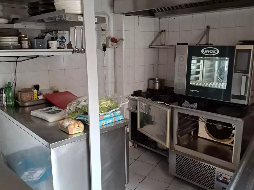 Immagine 17 di Locale commerciale in vendita  a Pisa