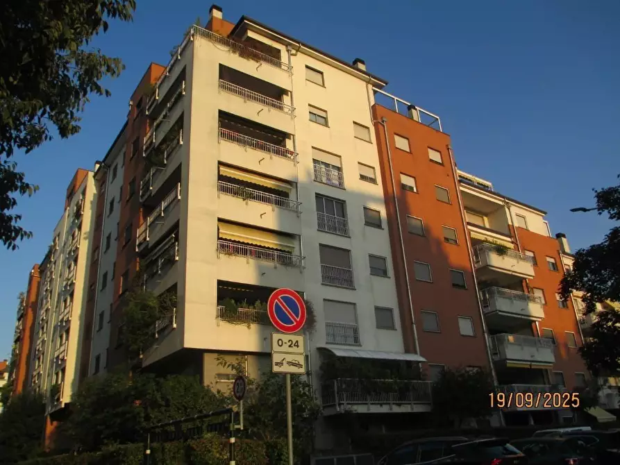 Immagine 2 di Appartamento in vendita  a Milano