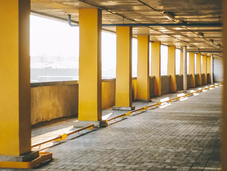 Immagine 2 di Garage in vendita  a Torino