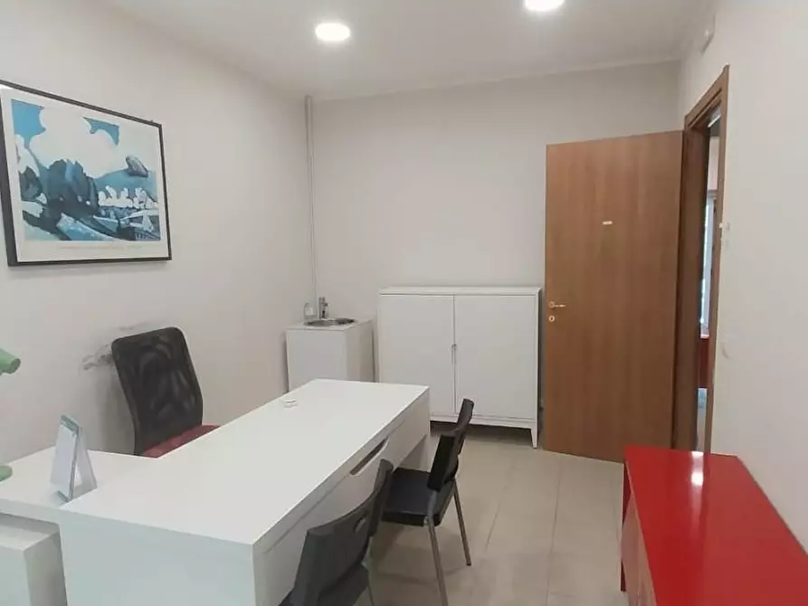 Immagine 5 di Ufficio in vendita  a Calci