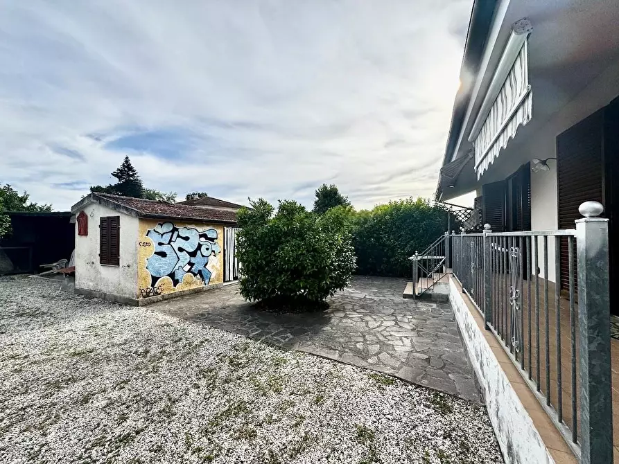 Immagine 3 di Villa in vendita  a San Giuliano Terme
