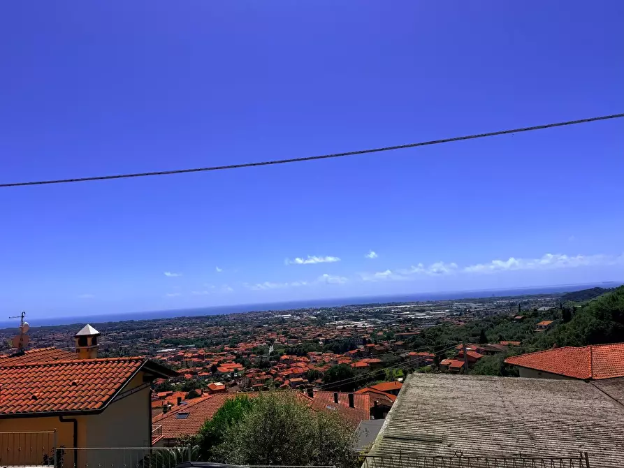 Immagine 1 di Appartamento in vendita  a Massa